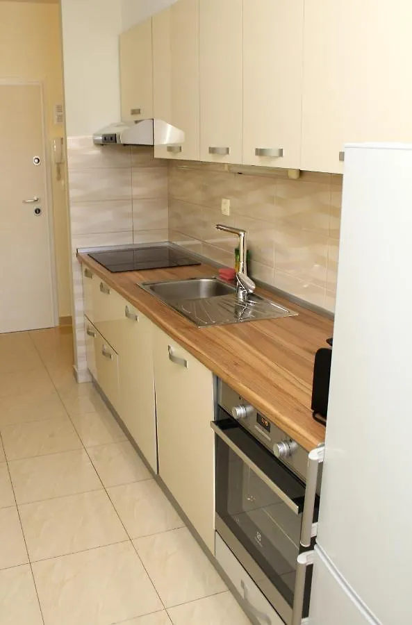 Apartment Mel Split 0*,