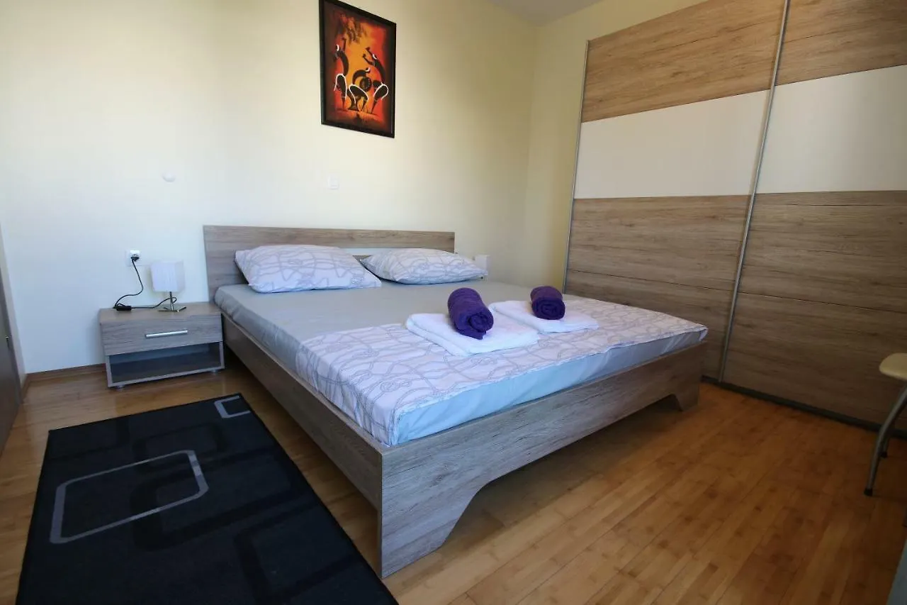 Apartment Mel Split